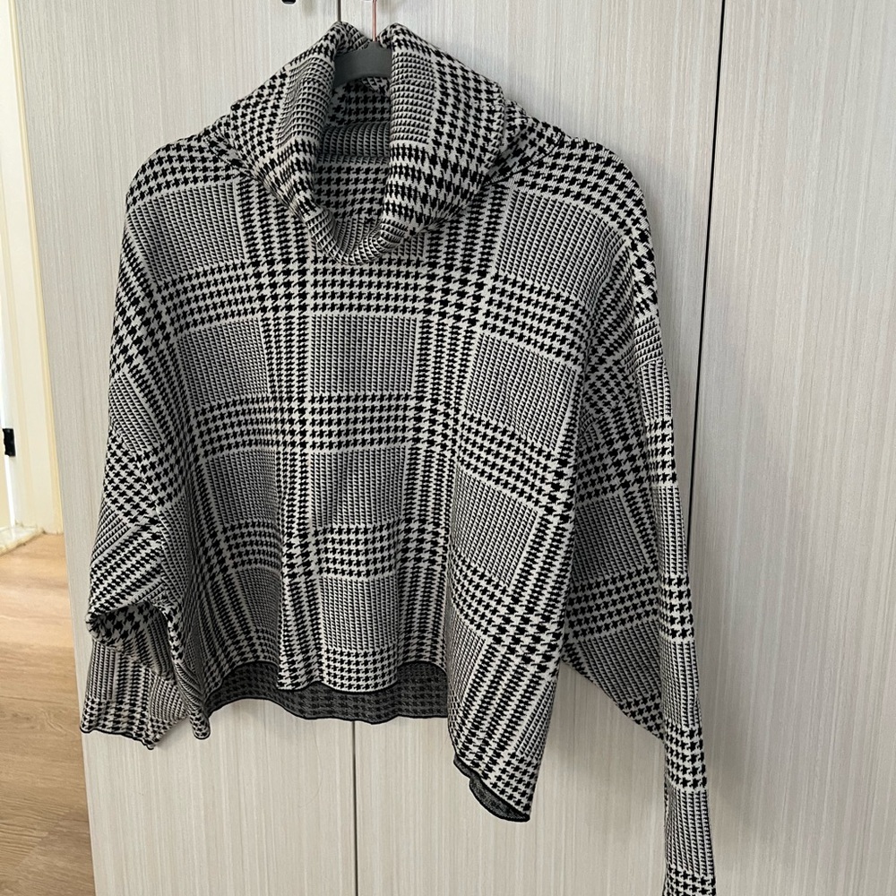 Houndstooth Turtlenck Sweater